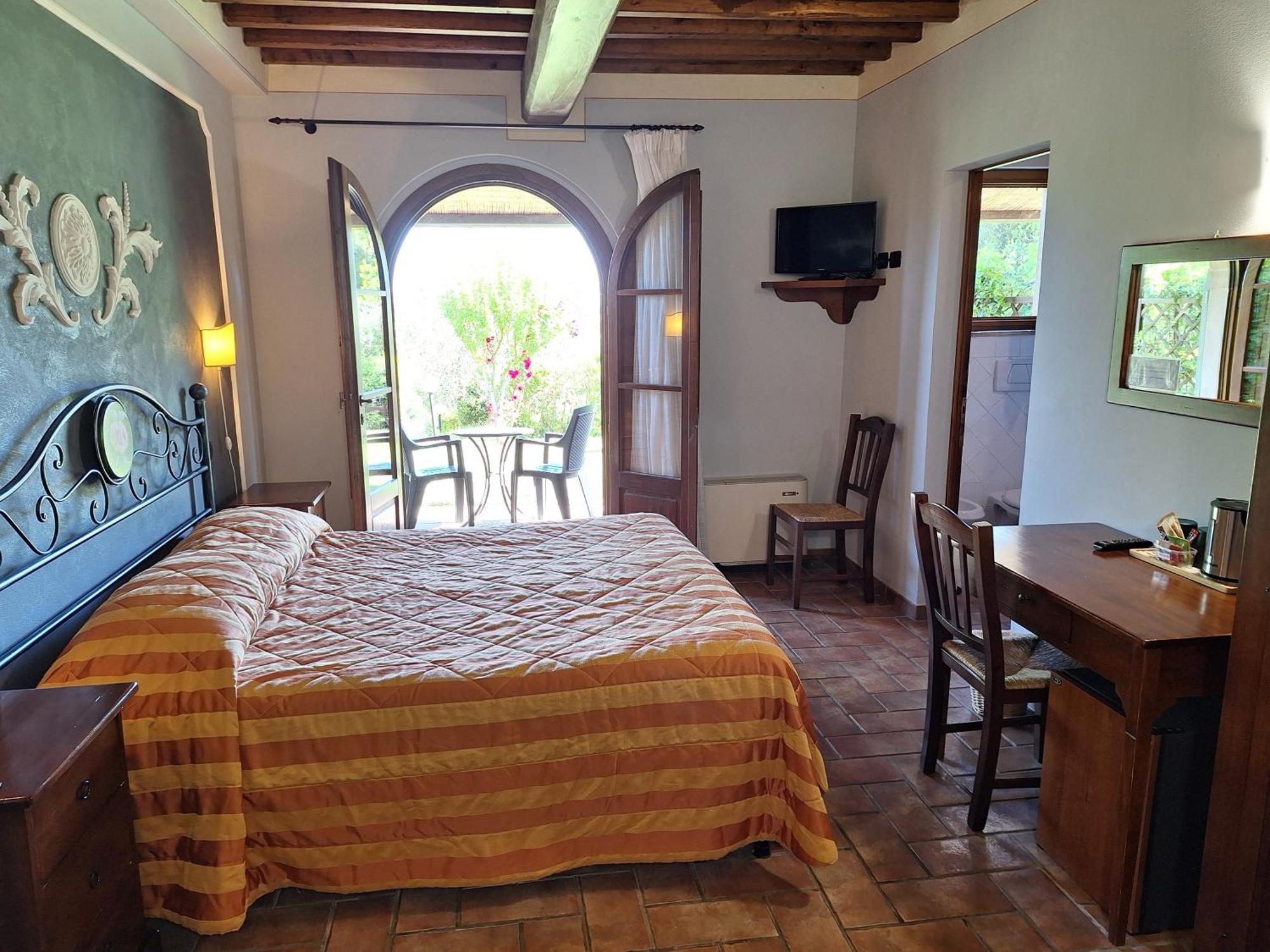 Antico Borgo Il Cardino Bed & Breakfast San Gimignano Exterior photo